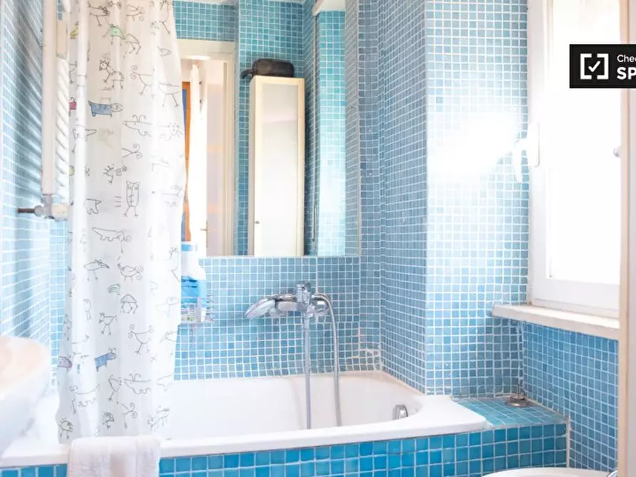 Immagine 5 di Camera condivisa in affitto  in Via Pietro D'Assisi a Roma