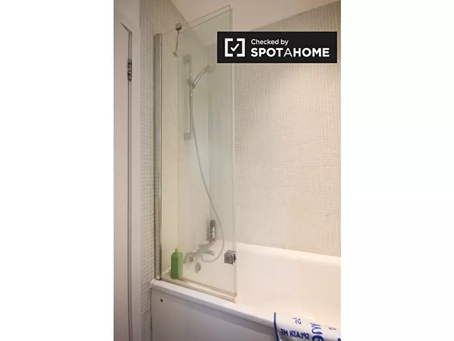 Immagine 11 di Camera condivisa in affitto  in Wiltshire Close a Kensington