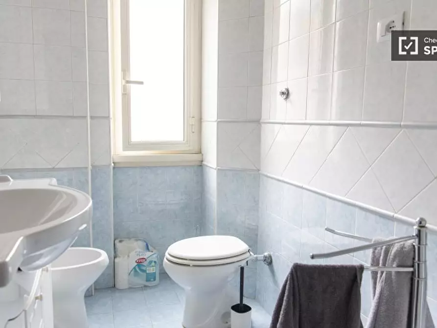 Immagine 10 di Camera condivisa in affitto  in Via Genzano a Roma