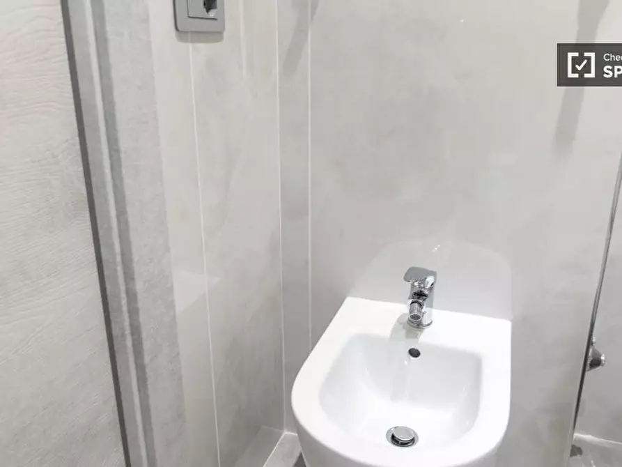 Immagine 19 di Camera condivisa in affitto  in Via del Casale Sansoni a Roma