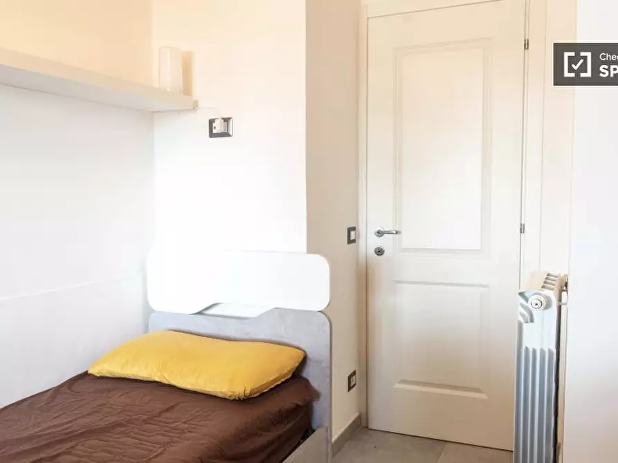 Immagine 4 di Camera condivisa in affitto  in Via di Torre Gaia a Roma