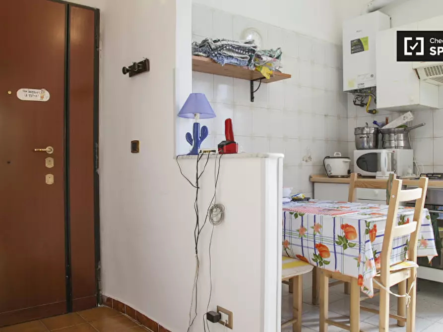 Immagine 19 di Camera condivisa in affitto  in Via Alessandro Avoli a Roma