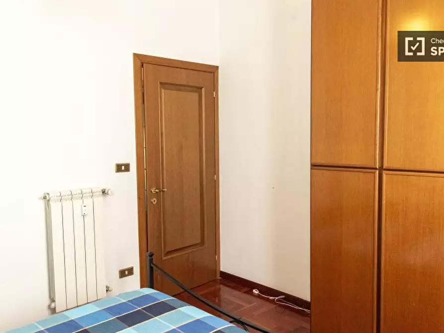 Immagine 4 di Camera condivisa in affitto  in Piazza Ragusa a Roma