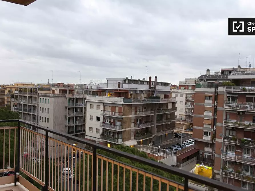 Immagine 6 di Camera condivisa in affitto  in Via Paola Falconieri a Roma