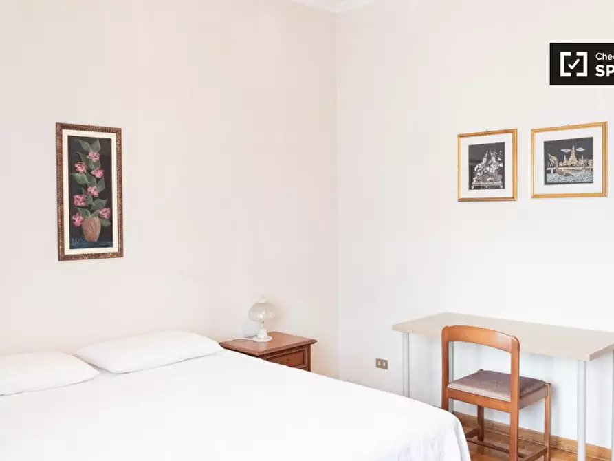 Immagine 3 di Camera condivisa in affitto  in Via Castroregio a Roma