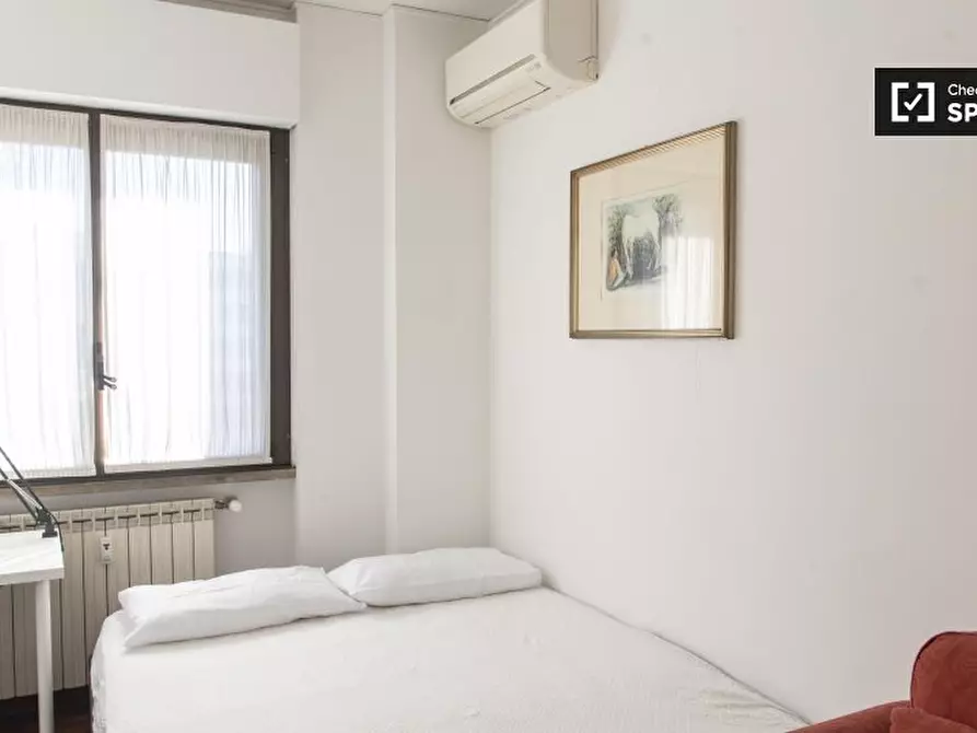 Immagine 1 di Camera condivisa in affitto  in Viale Cesare Pavese a Roma