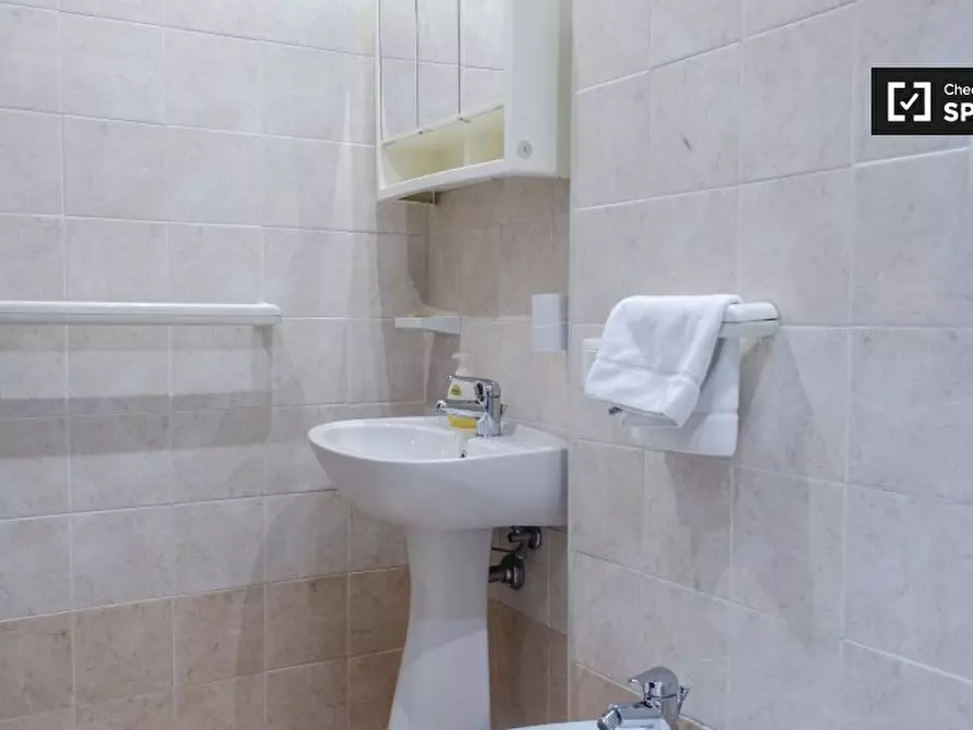 Immagine 17 di Appartamento in affitto  in Via Ildebrando Vivanti a Roma