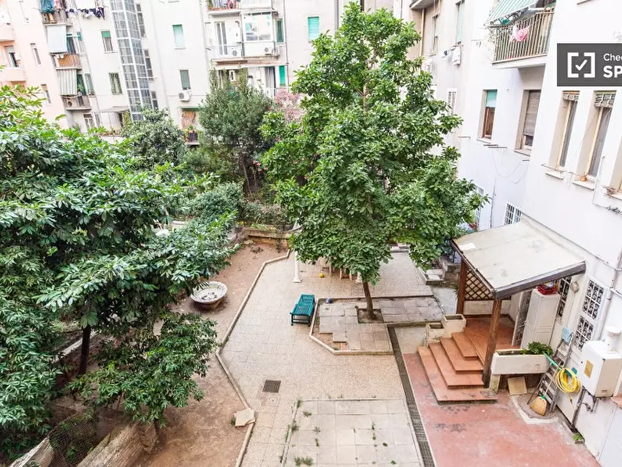 Immagine 11 di Camera condivisa in affitto  in Via Mirandola a Roma