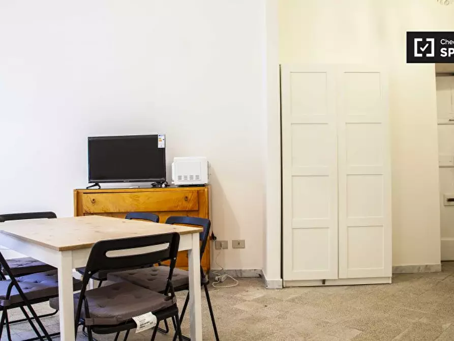 Immagine 6 di Camera condivisa in affitto  in Largo Magnagrecia a Roma