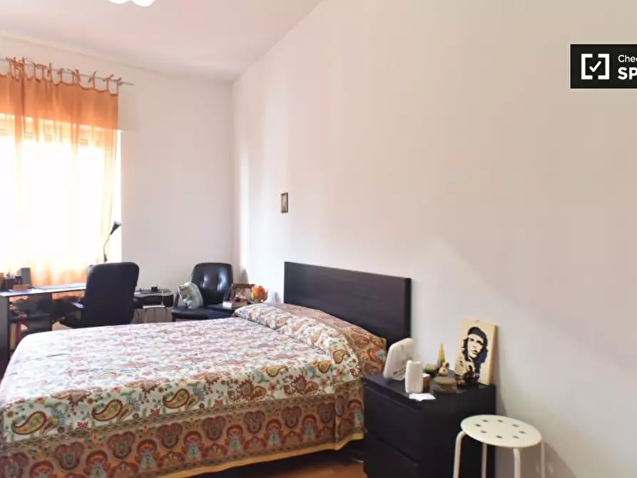 Immagine 2 di Camera condivisa in affitto  in Via Lorenzo Valla a Roma