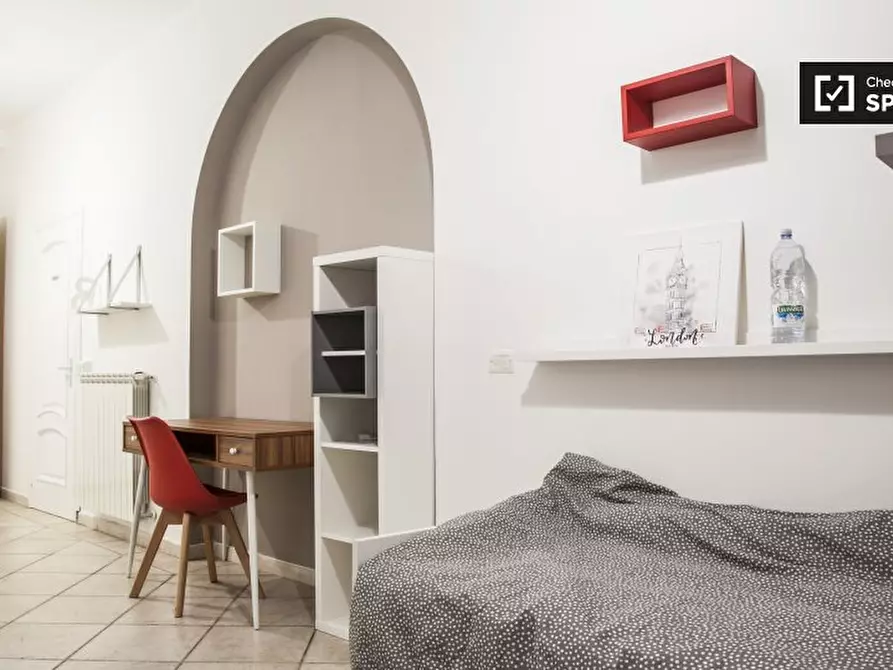 Immagine 15 di Camera condivisa in affitto  in Via Raddusa a Roma