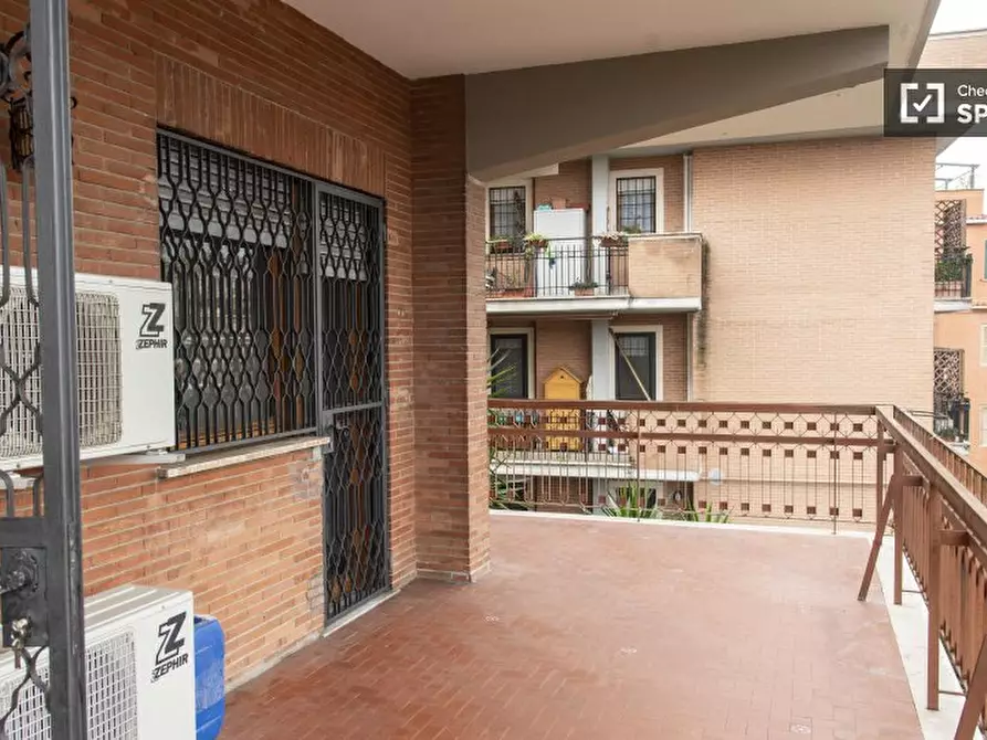 Immagine 18 di Camera condivisa in affitto  in Via Mattia Battistini a Roma