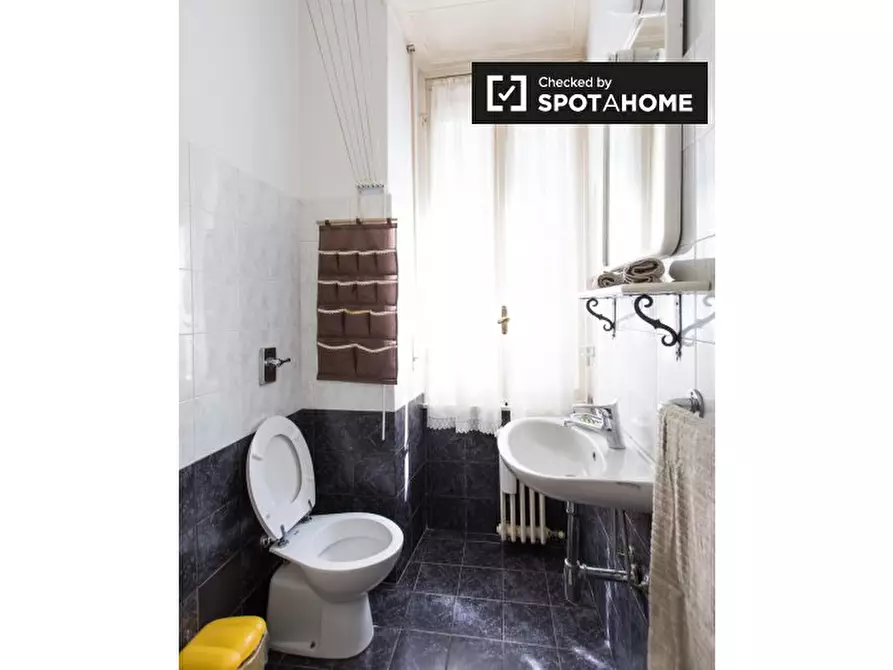 Immagine 19 di Camera condivisa in affitto  in Viale Romagna a Milano