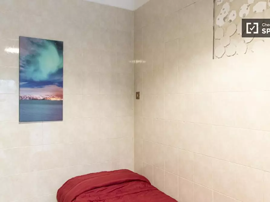 Immagine 4 di Camera condivisa in affitto  in Viale dell'Arte, 00144 Roma RM, Italy a Roma