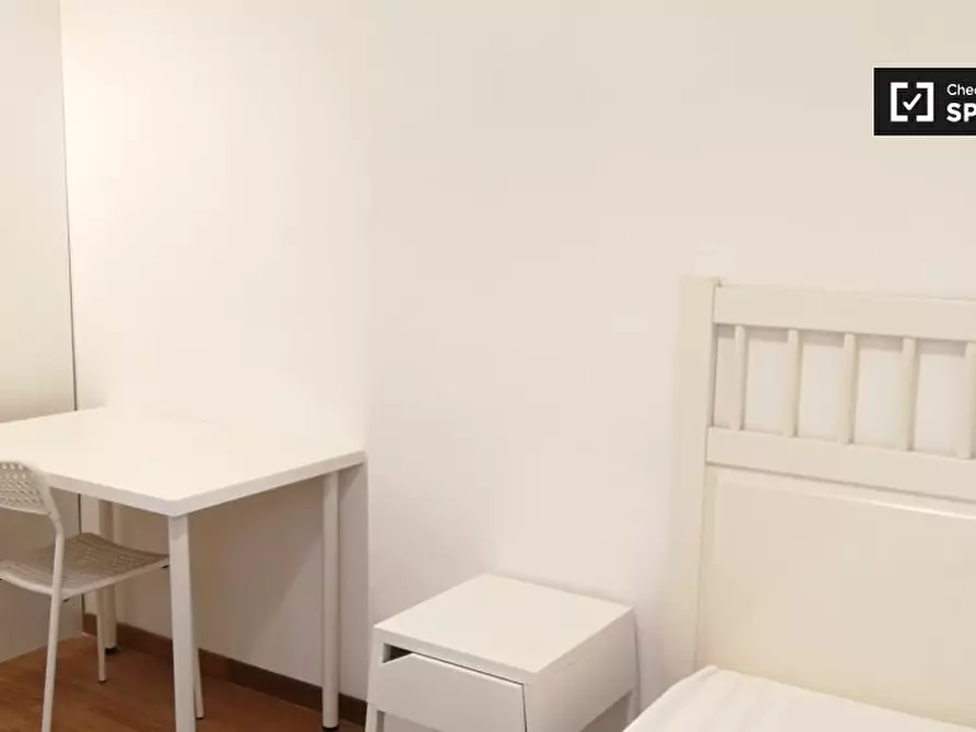 Immagine 2 di Camera condivisa in affitto  in Via Luca Valerio a Roma