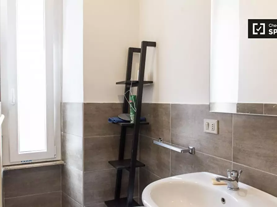 Immagine 14 di Camera condivisa in affitto  in Via Garigliano, 00198 Roma RM, Italy a Roma