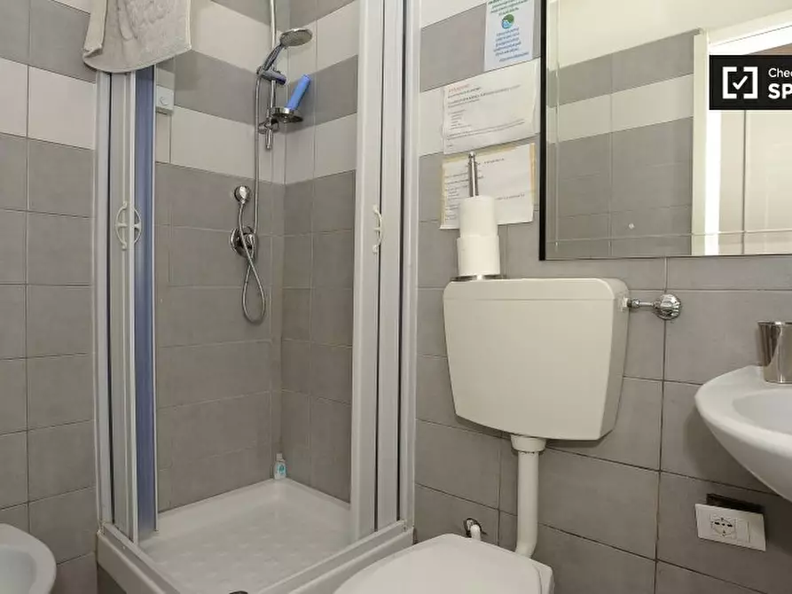 Immagine 9 di Camera condivisa in affitto  in Viale dell'Arte, 00144 Roma RM, Italy a Roma