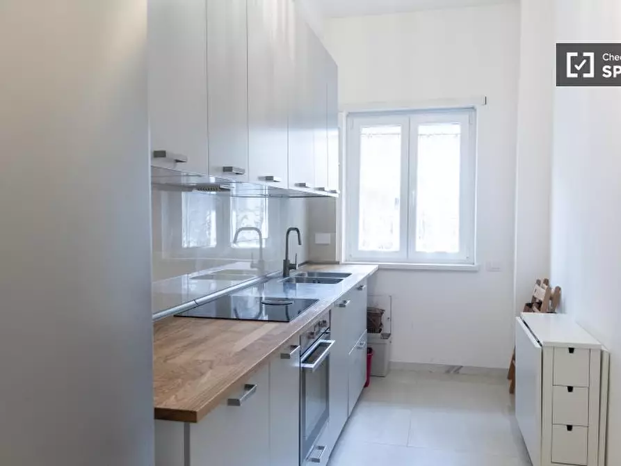 Immagine 5 di Camera condivisa in affitto  in Via Maffeo Pantaleoni a Roma