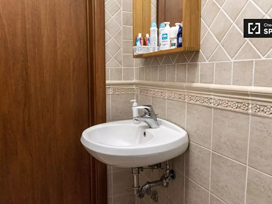 Immagine 12 di Camera condivisa in affitto  in Via Palestro a Roma