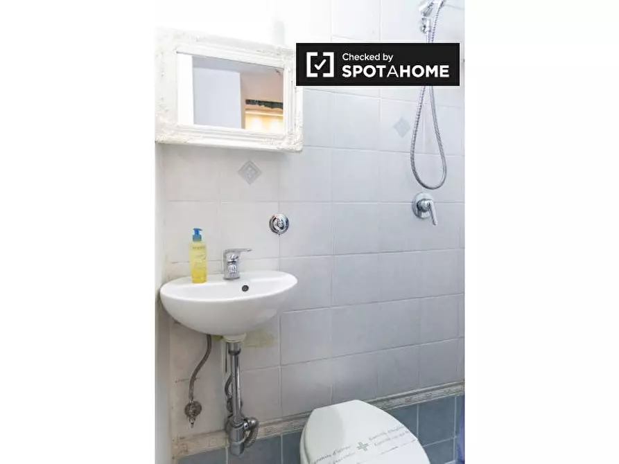 Immagine 7 di Camera condivisa in affitto  in Via Matteo Boiardo a Roma