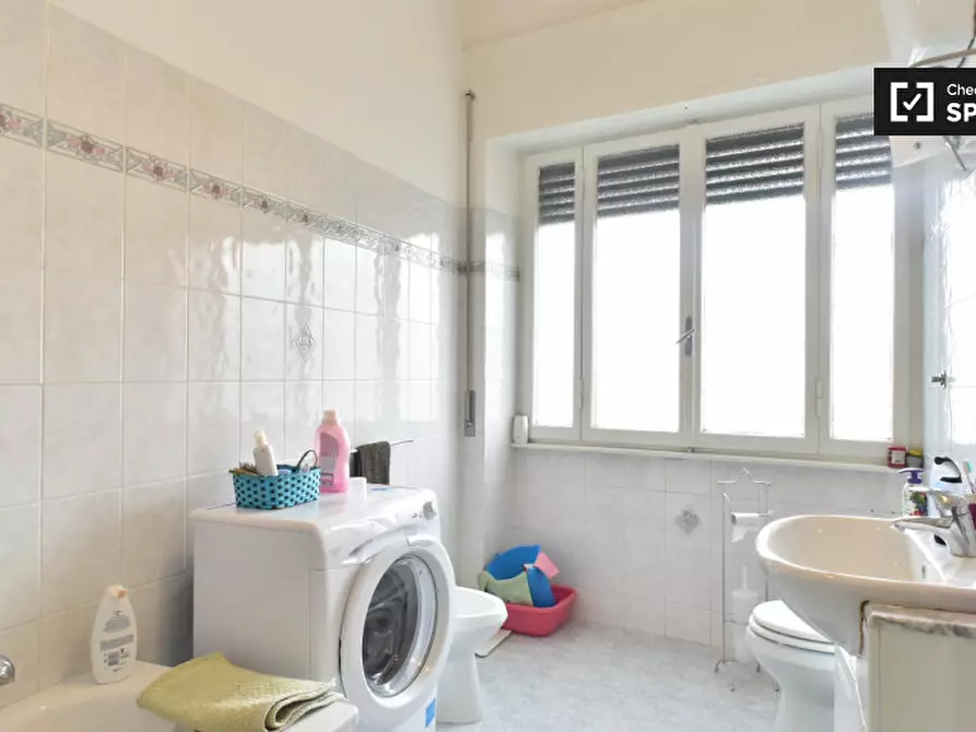 Immagine 12 di Camera condivisa in affitto  in Via Lorenzo Valla a Roma