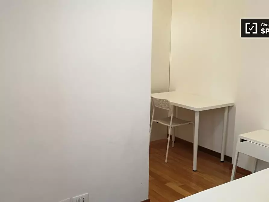 Immagine 6 di Camera condivisa in affitto  in Via Luca Valerio a Roma