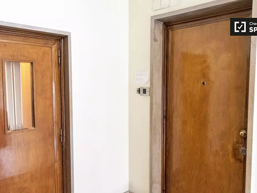 Immagine 16 di Camera condivisa in affitto  in Via dei Campi Flegrei a Roma