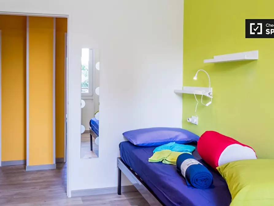 Immagine 18 di Camera condivisa in affitto  in Via Longarone a Milano