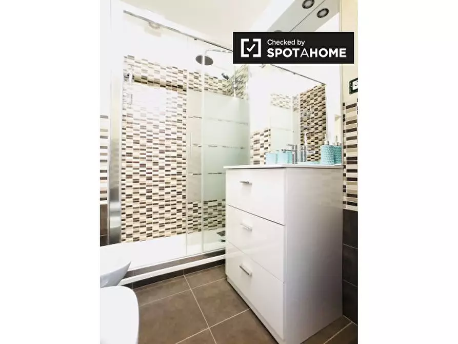 Immagine 17 di Camera condivisa in affitto  in Via Valdarno a Roma