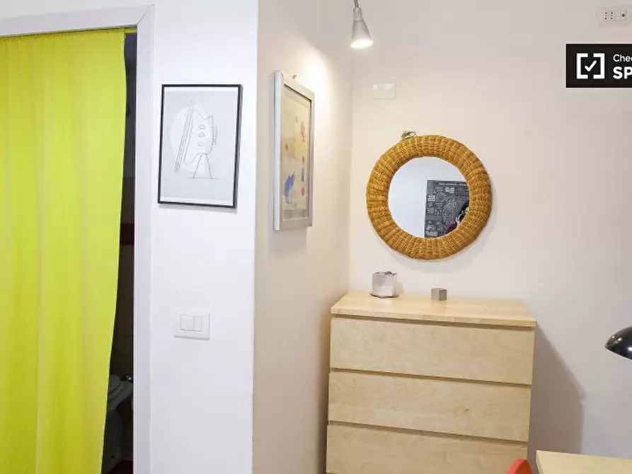 Immagine 3 di Camera condivisa in affitto  in Via Francesco Amici a Roma