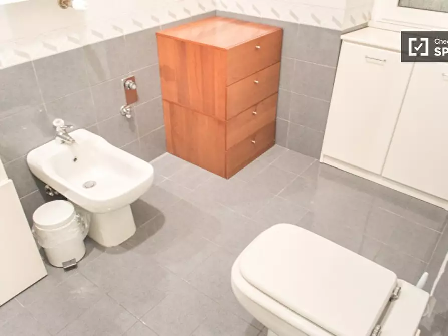 Immagine 11 di Camera condivisa in affitto  in Via Colle dei Pini a Roma