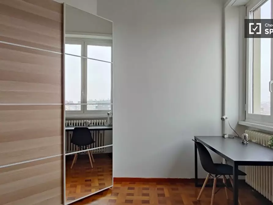 Immagine 2 di Camera condivisa in affitto  in Via Calatafimi a Milano