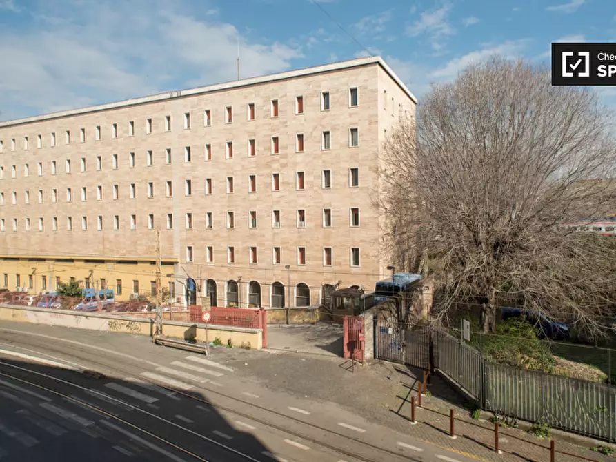 Immagine 5 di Camera condivisa in affitto  in Via Giovanni Giolitti a Roma