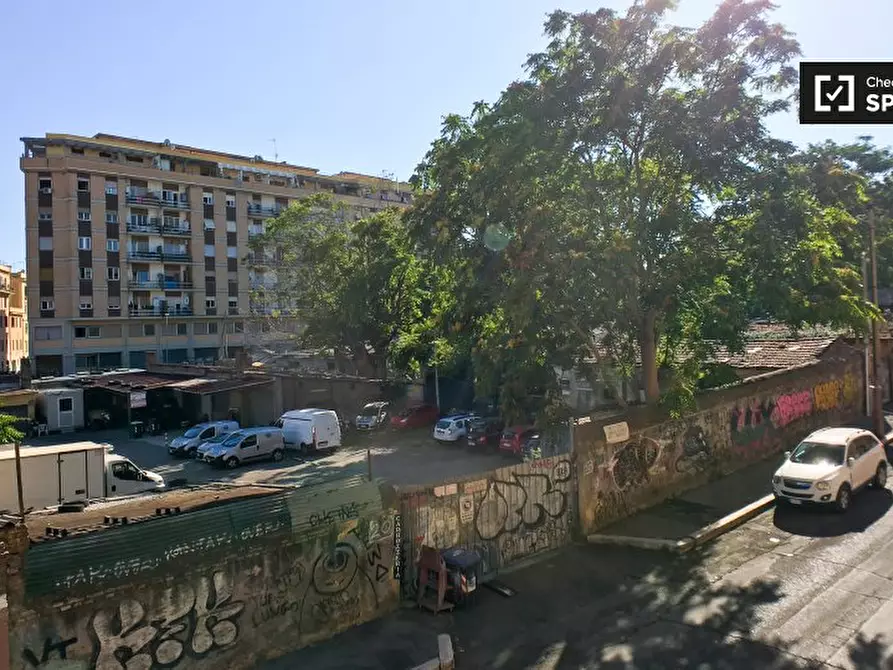 Immagine 19 di Camera condivisa in affitto  in Via dei Campani a Roma