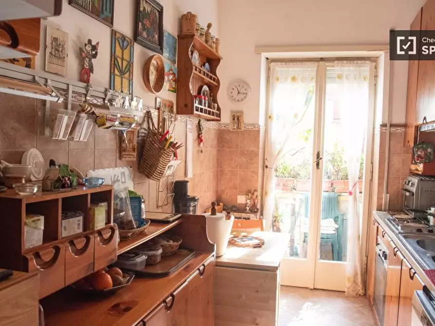 Immagine 2 di Appartamento in affitto  in Via Casalmonferrato a Roma