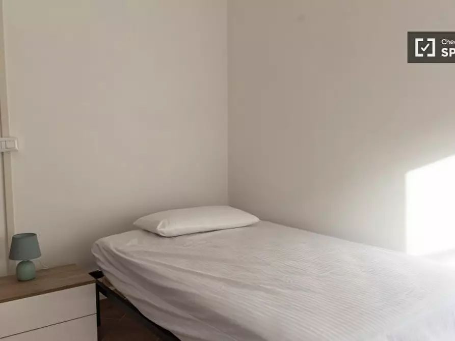 Immagine 12 di Camera condivisa in affitto  in Via Antonino Pio a Roma