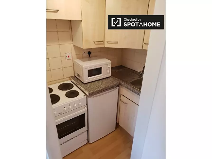 Immagine 5 di Ufficio in affitto  in Flat a Brent