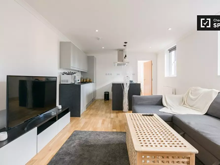 Immagine 4 di Appartamento in affitto  in Kilburn High Rd, Kilburn, London NW6 4JH, UK a Camden Town
