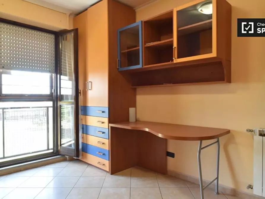 Immagine 2 di Camera condivisa in affitto  in Via Tullio Garbari, 00125 Roma RM, Italy a Roma