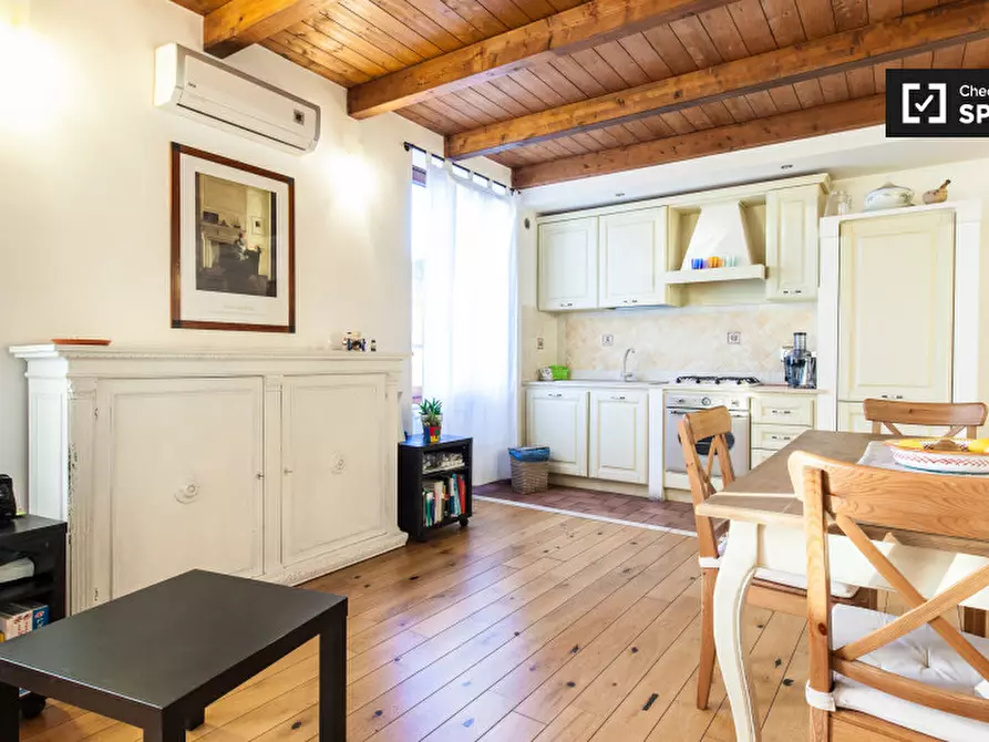 Immagine 7 di Camera condivisa in affitto  in Via Sarzana a Roma