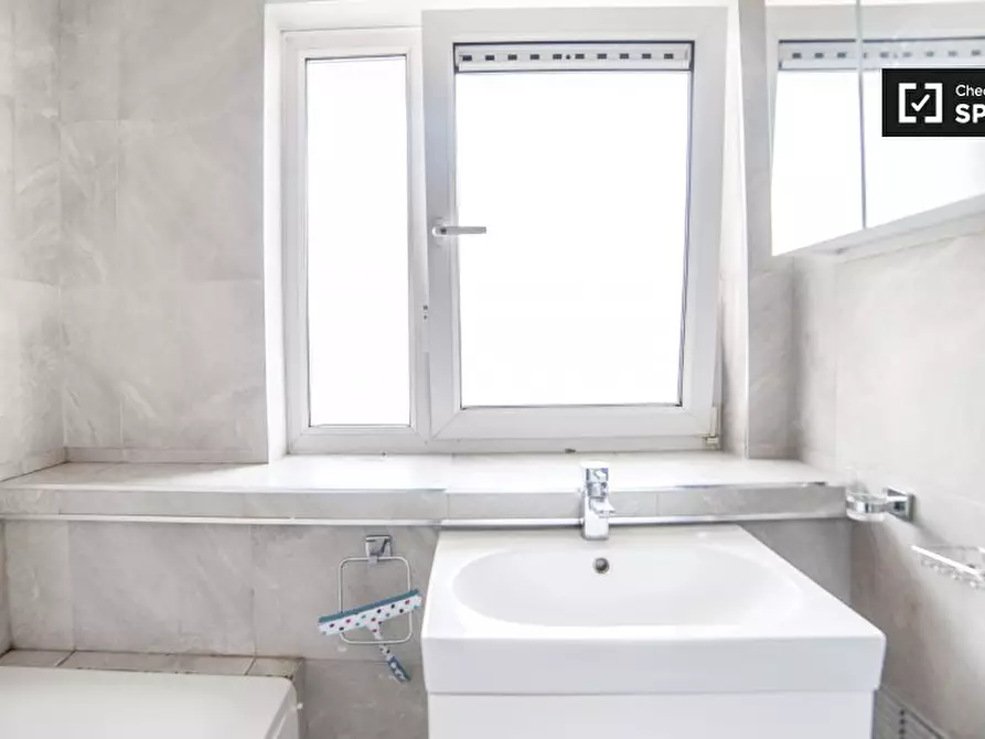 Immagine 13 di Camera condivisa in affitto  in Poplar a Poplar