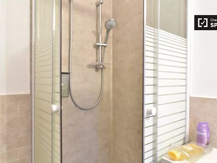 Immagine 14 di Camera condivisa in affitto  in Via Bernardo Minozzi a Roma