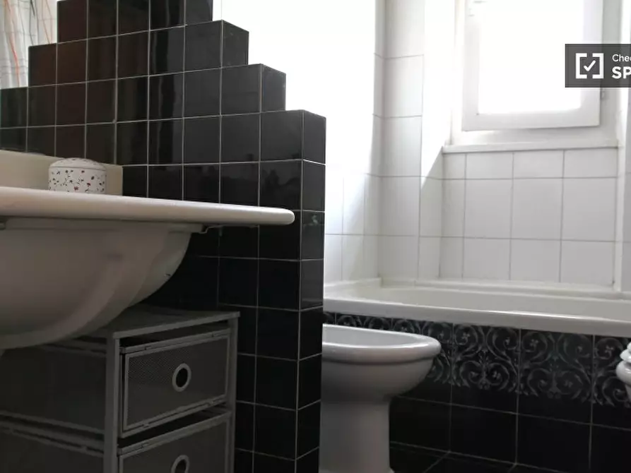 Immagine 18 di Camera condivisa in affitto  in via Luigi Cesana a Roma