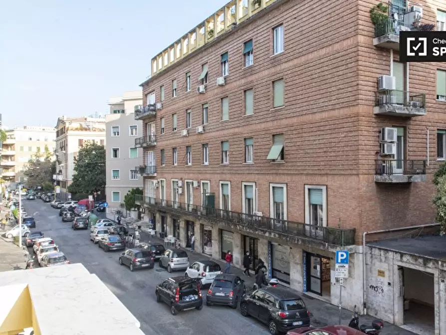 Immagine 11 di Camera condivisa in affitto  in Via Lima a Roma