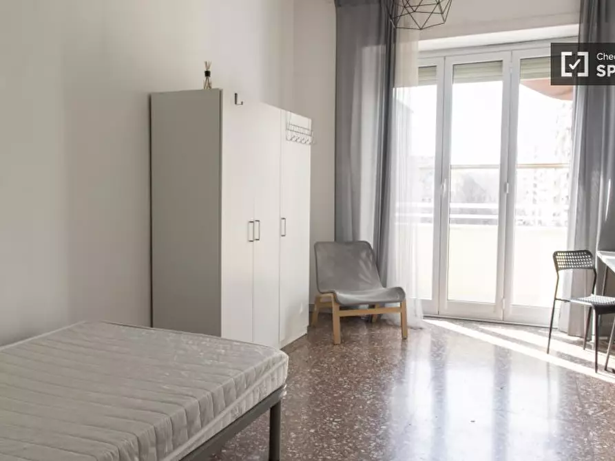 Immagine 3 di Camera condivisa in affitto  in Piazzale delle Provincie a Roma