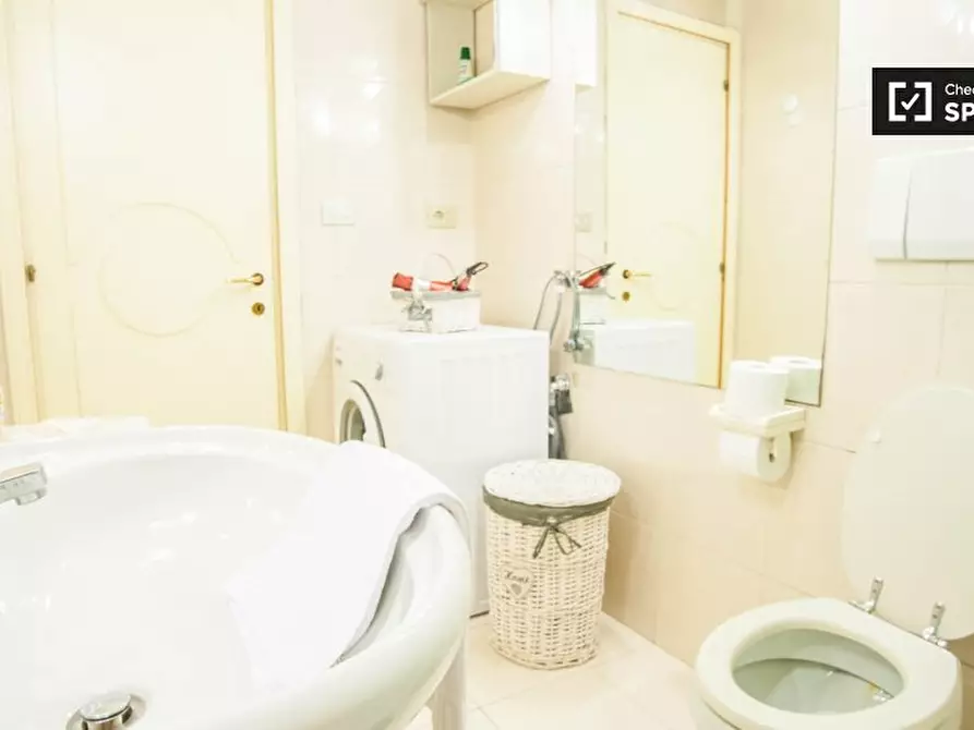 Immagine 7 di Appartamento in affitto  in Via di San Teodoro a Roma