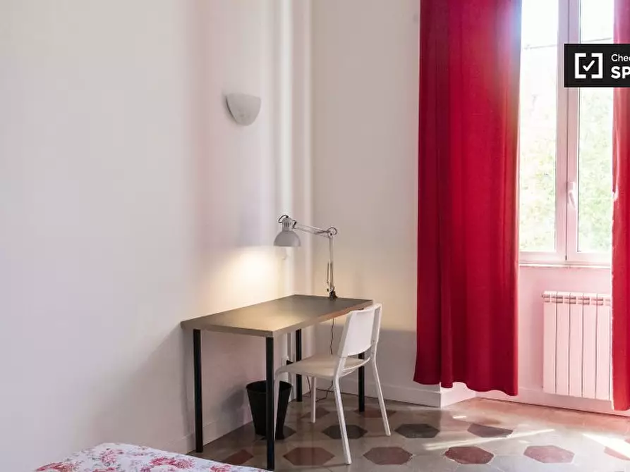 Immagine 3 di Camera condivisa in affitto  in Viale Regina Margherita a Roma