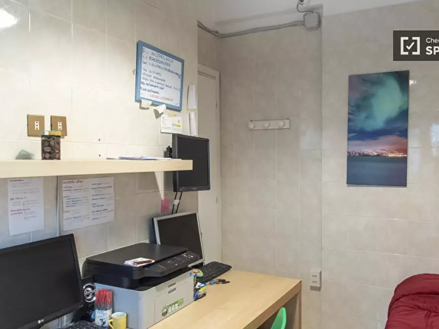 Immagine 3 di Camera condivisa in affitto  in Viale dell'Arte, 00144 Roma RM, Italy a Roma