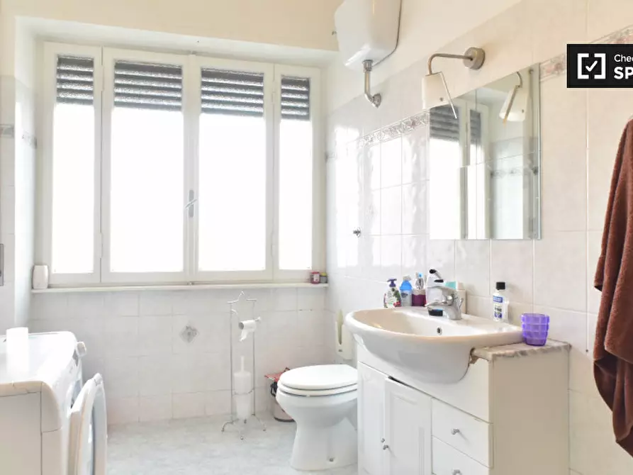 Immagine 11 di Camera condivisa in affitto  in Via Lorenzo Valla a Roma