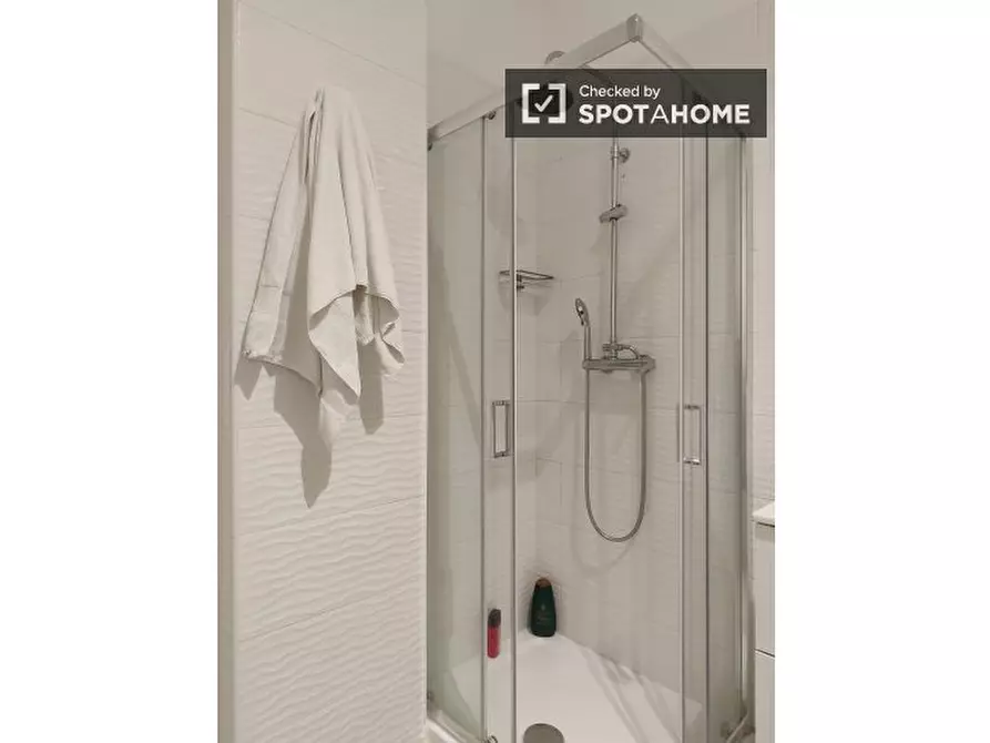 Immagine 4 di Camera condivisa in affitto  in Via Salasco a Milano